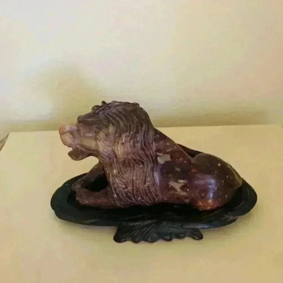 vintage stone hand carved lion sitting figurine 4 inches tall - Picture 9 of 11